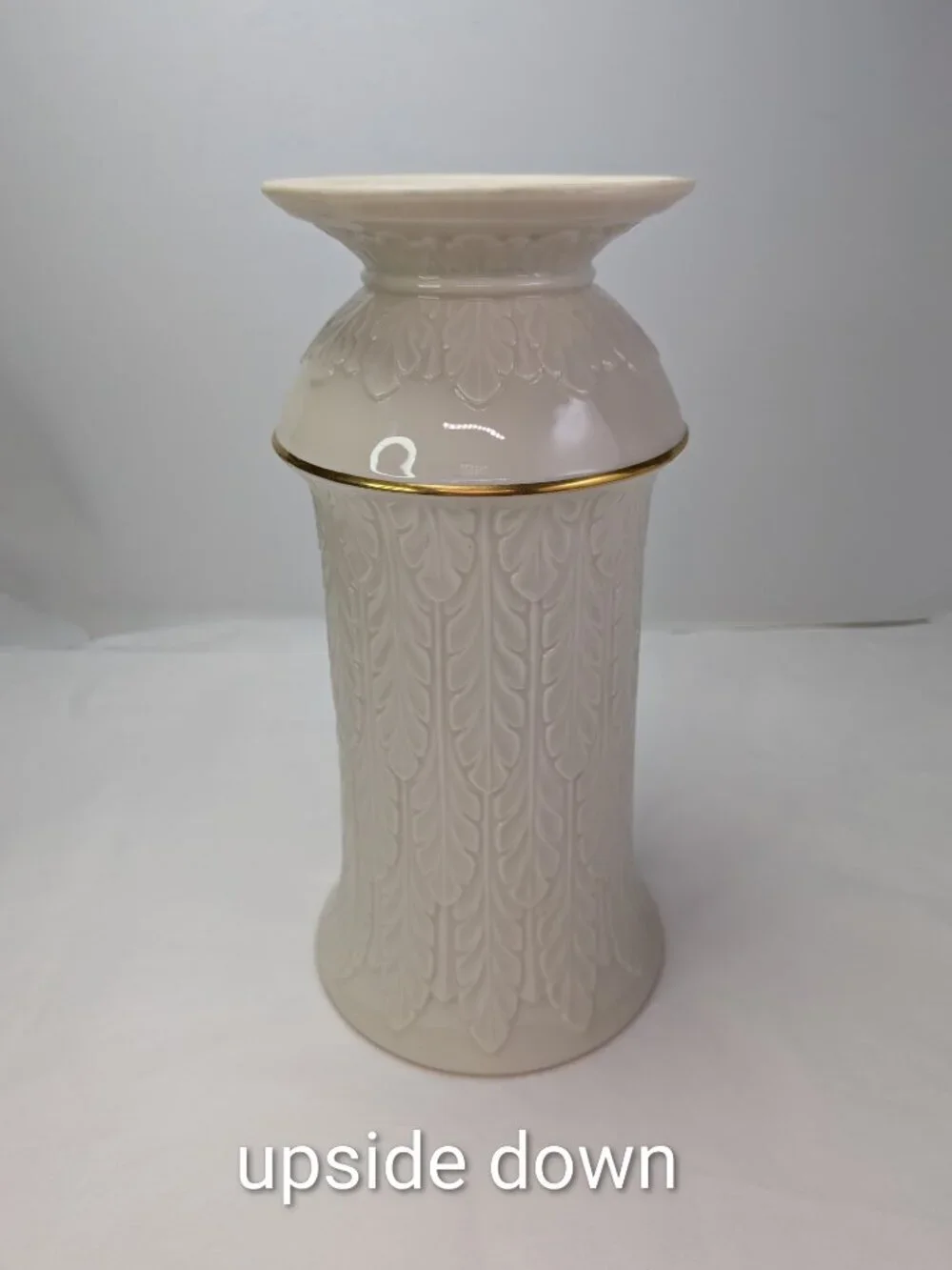 Vintage Lenox Ivory Porcelain Acanthus Leaf Pedestal Vase 24k Gold Trim 9.5”